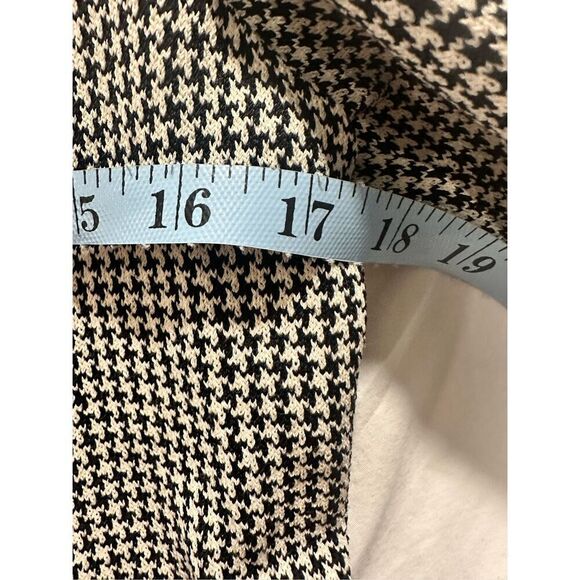 Gorgeous St. John Collection Black & White Jacket, size 4 - Picture 5 of 7
